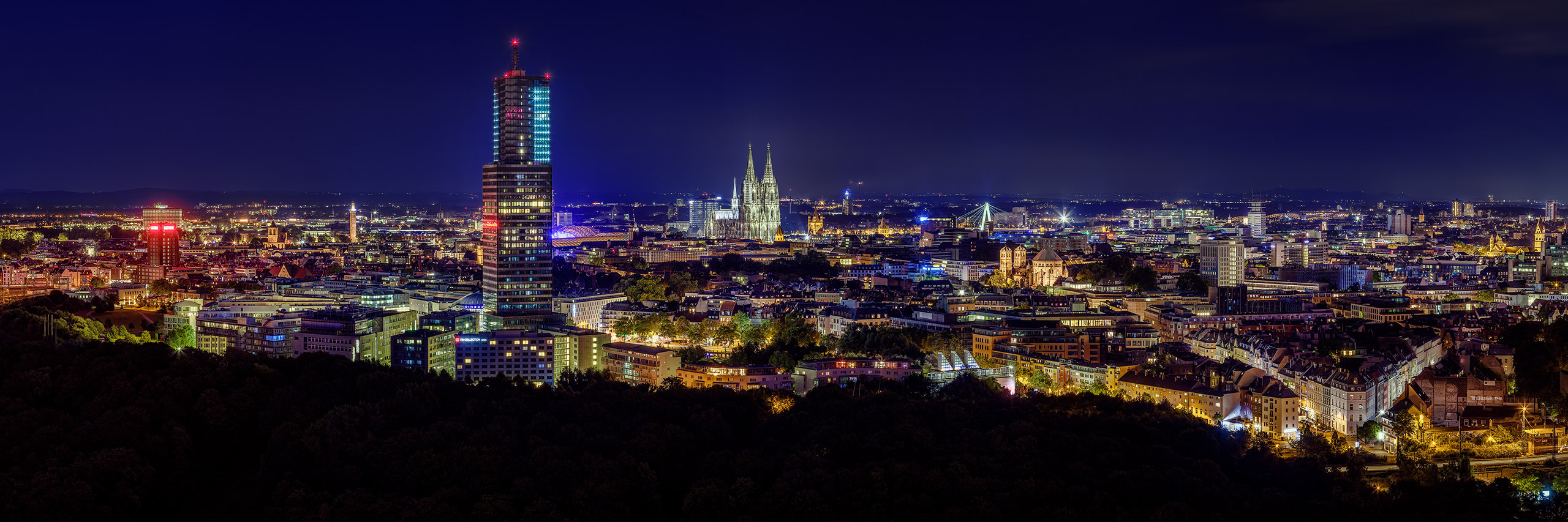 Köln bei Nacht - Mediapark Panorama
