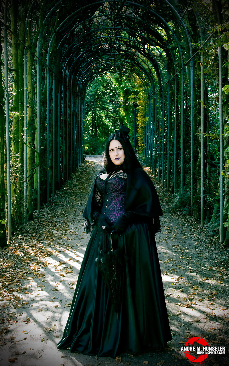 the_lady_and_the_archway