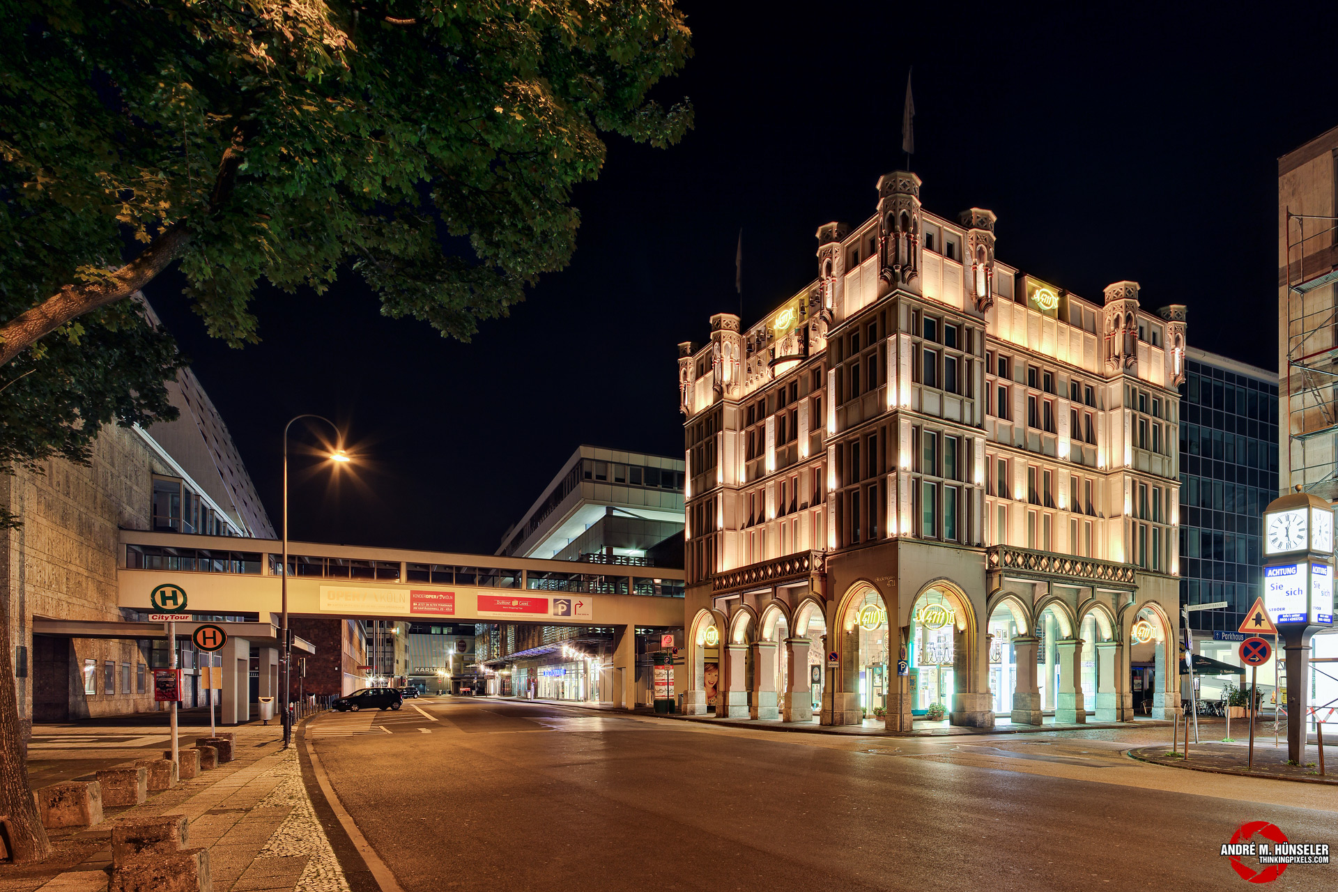 4711 Glockengasse bei Nacht