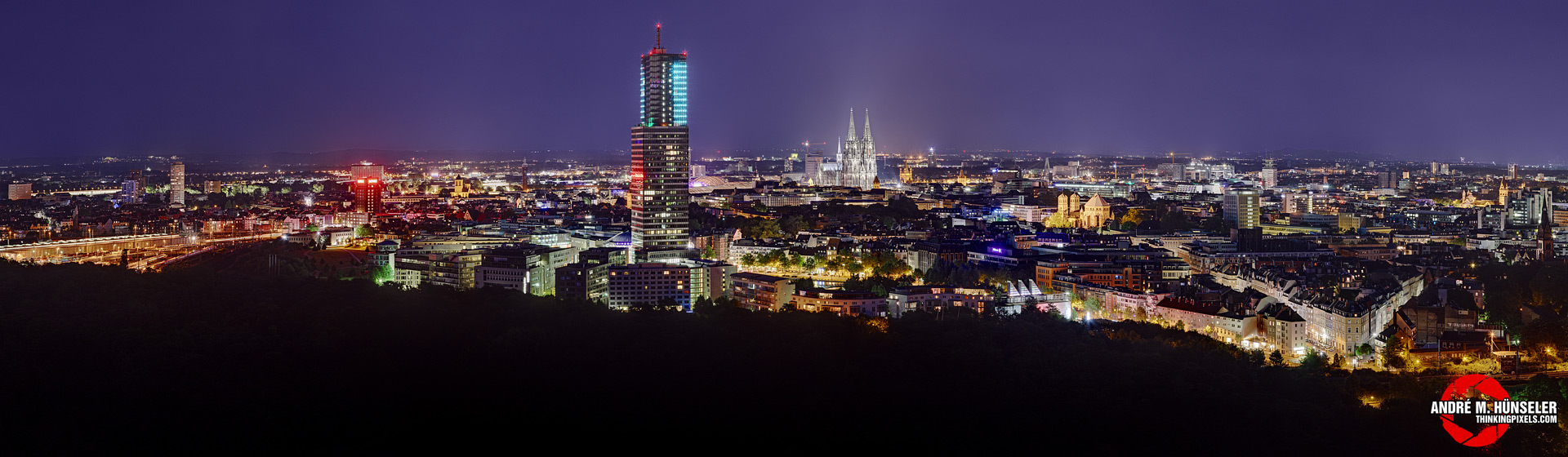 Mediapark Panorama bei Nacht