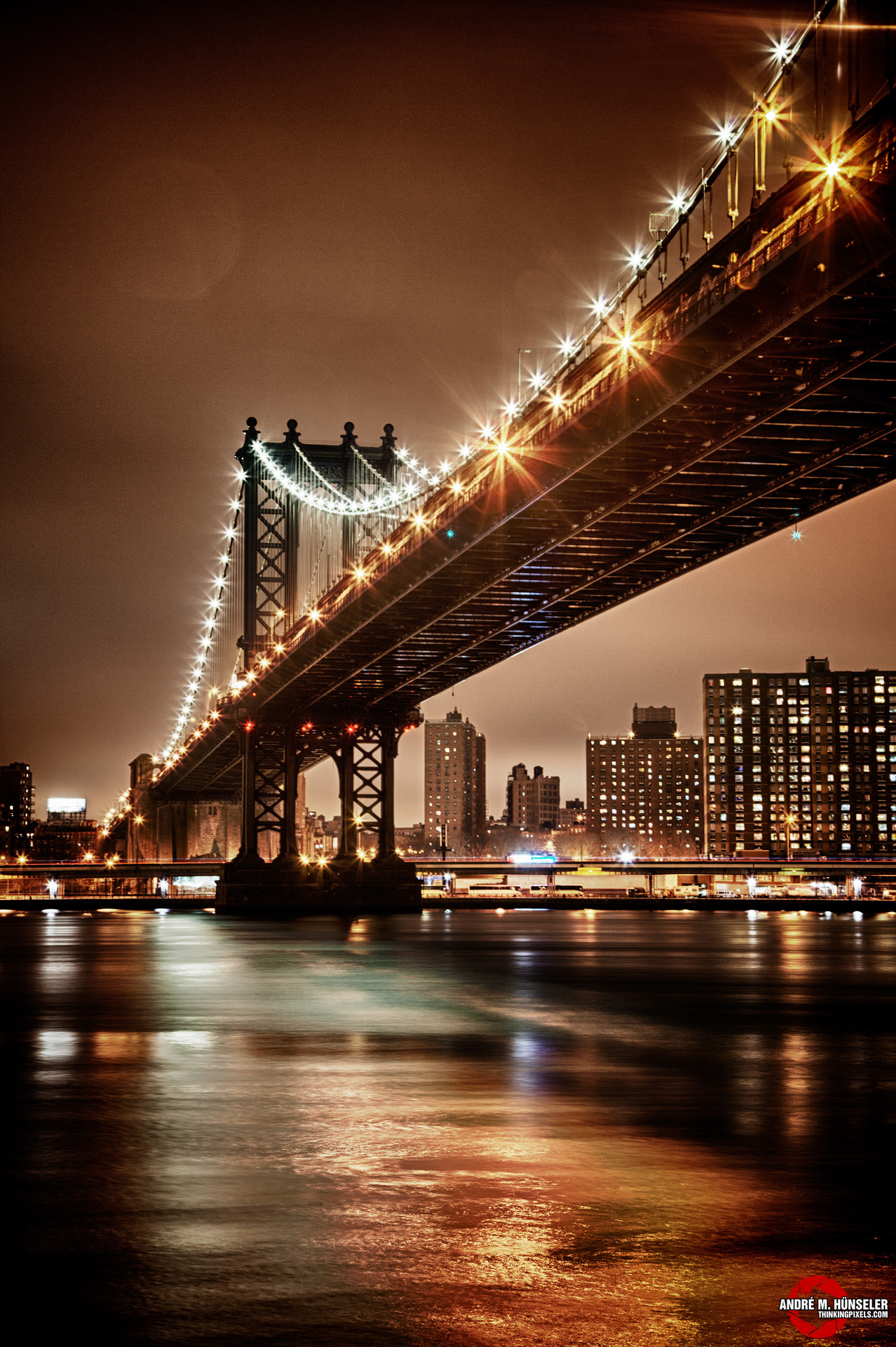 Manhattan Bridge bei Nacht