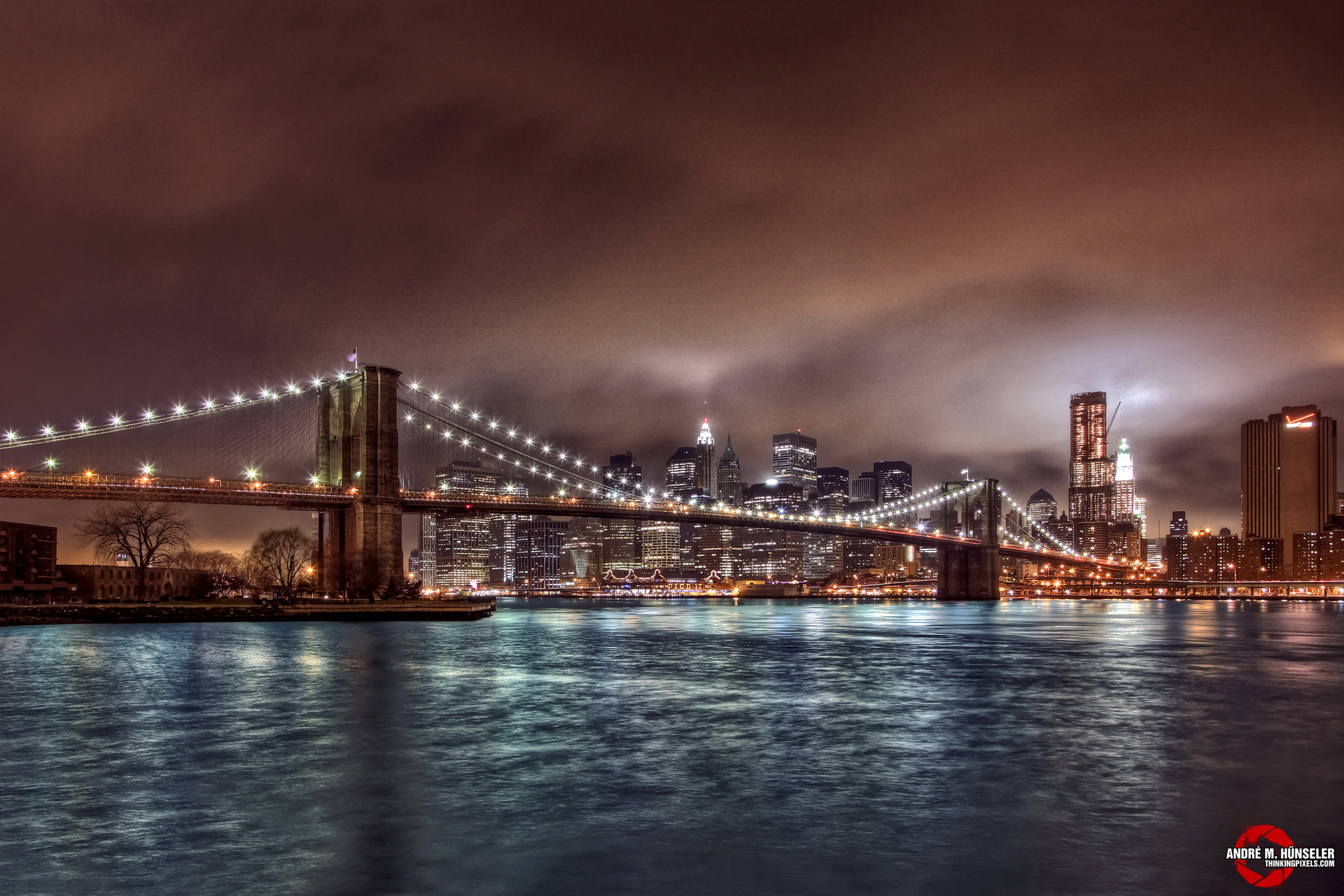 Brooklyn Bridge bei Nacht