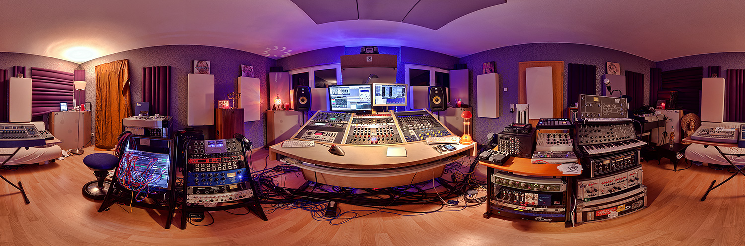 Zum virtuellen Rundgang: Robert Babicz's Studio